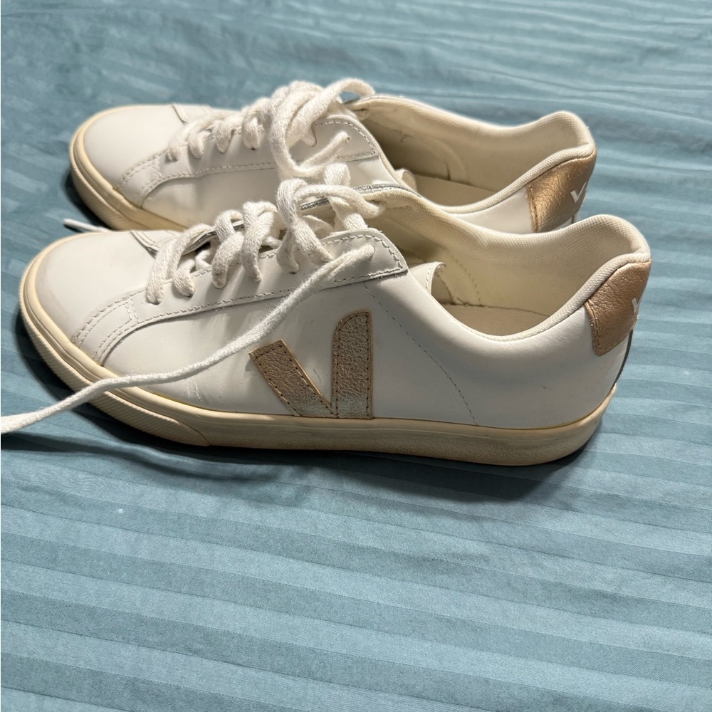 Veja Women's White and Rose Gold Sneakers